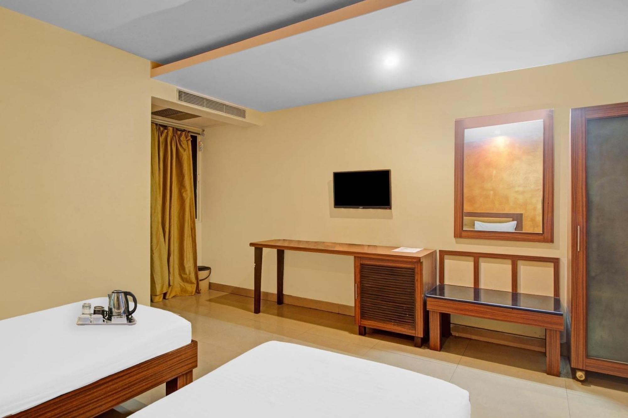 Townhouse The Grand Plaza Hotel Hyderabad Eksteriør billede