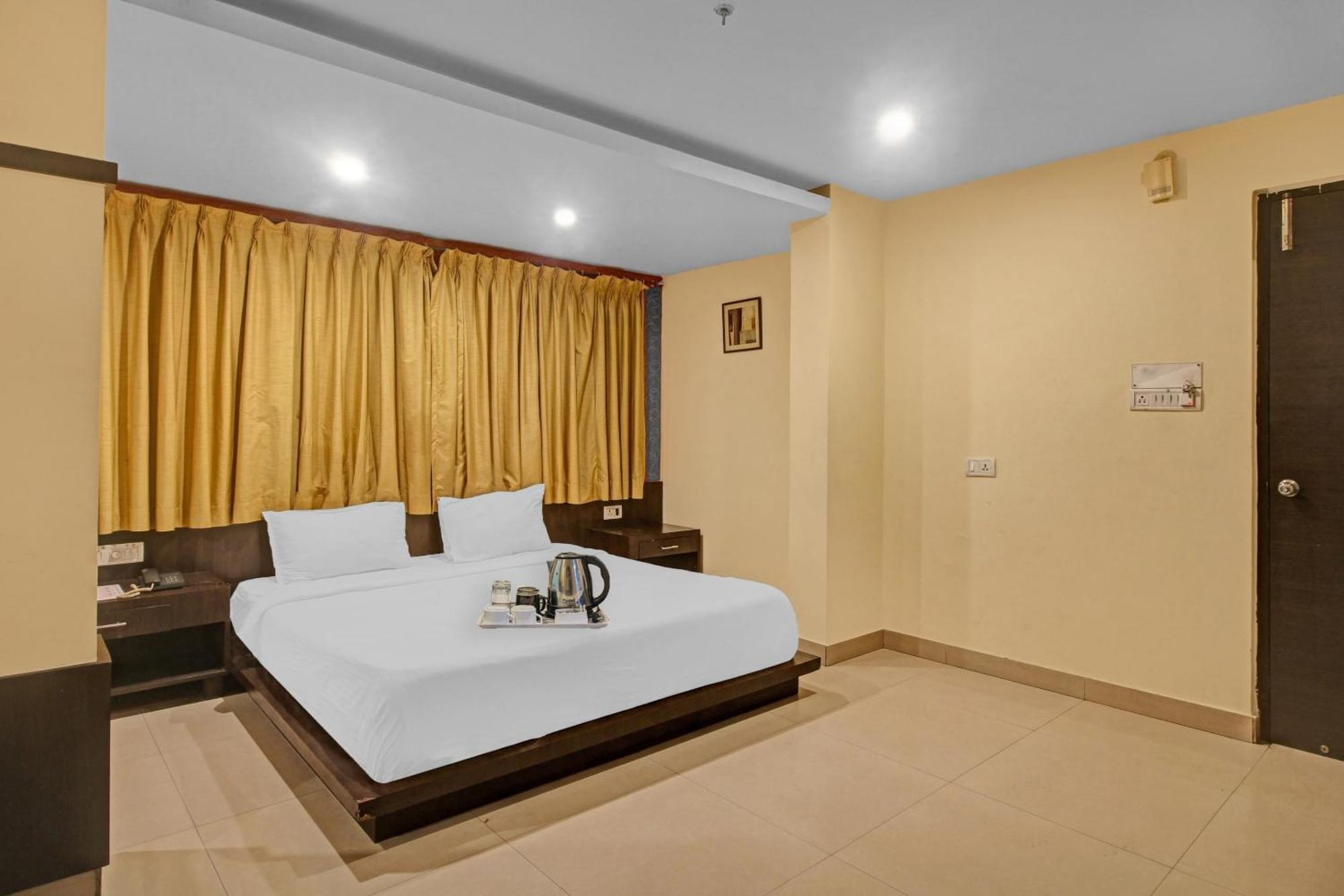 Townhouse The Grand Plaza Hotel Hyderabad Eksteriør billede