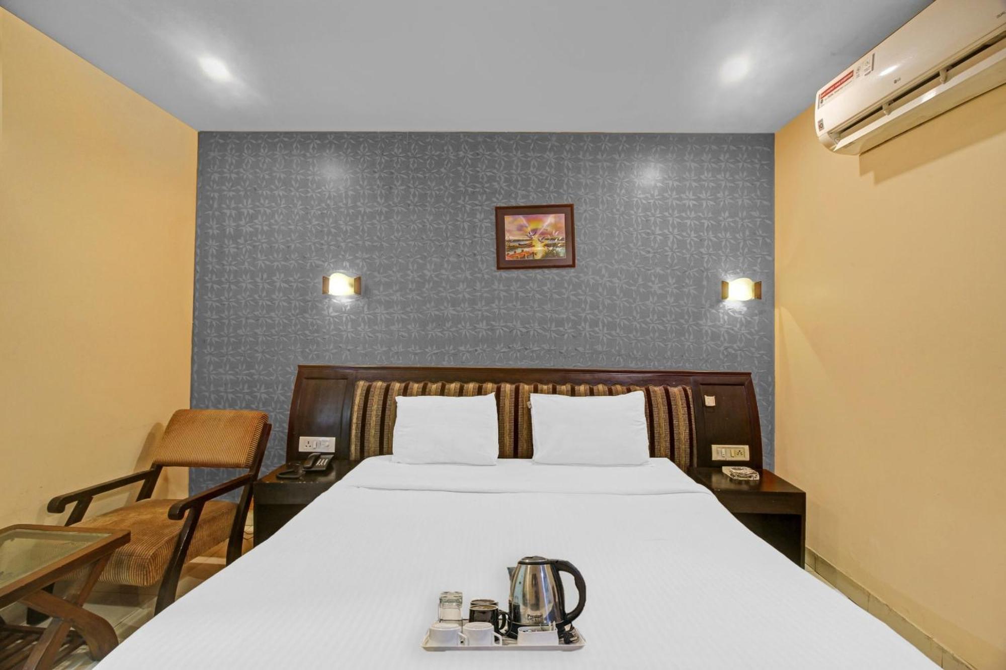 Townhouse The Grand Plaza Hotel Hyderabad Eksteriør billede