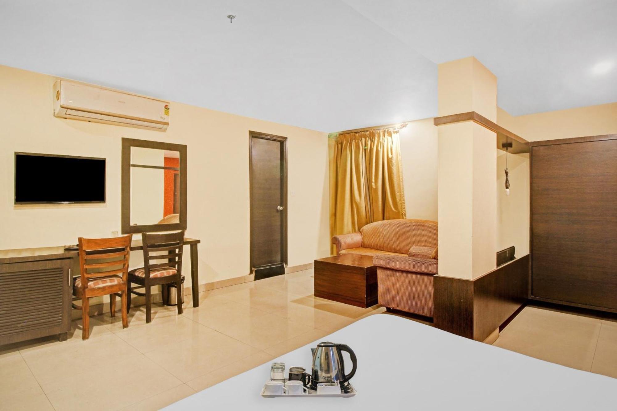 Townhouse The Grand Plaza Hotel Hyderabad Eksteriør billede