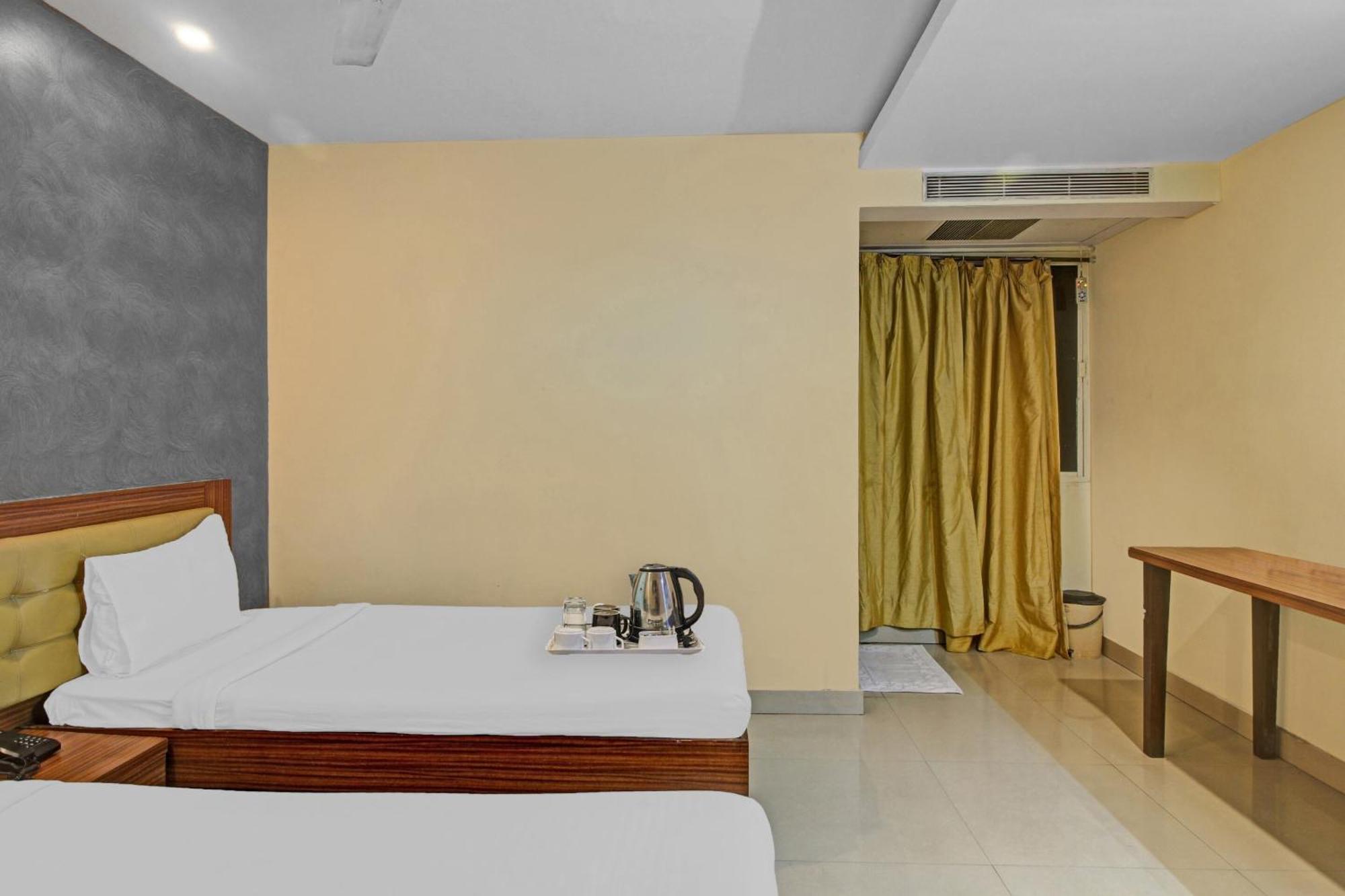 Townhouse The Grand Plaza Hotel Hyderabad Eksteriør billede